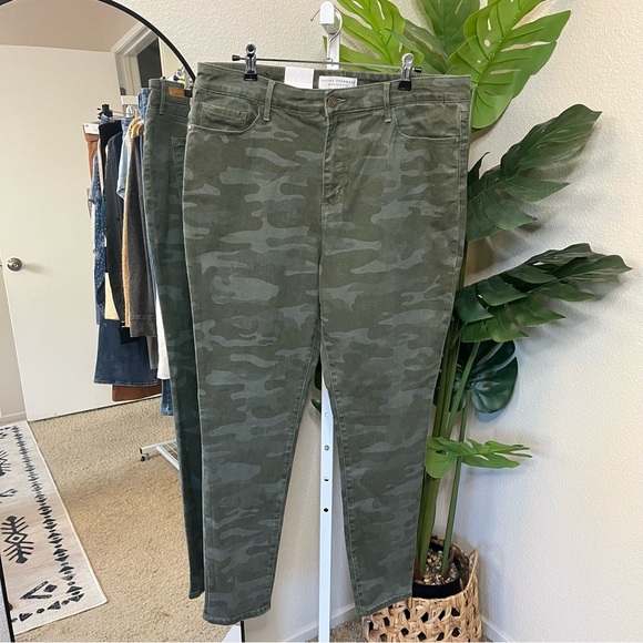 Sanctuary Denim - 💚 Social Standard by Sanctuary Camo Print High-Rise Skinny Jeans | Sz 14/32